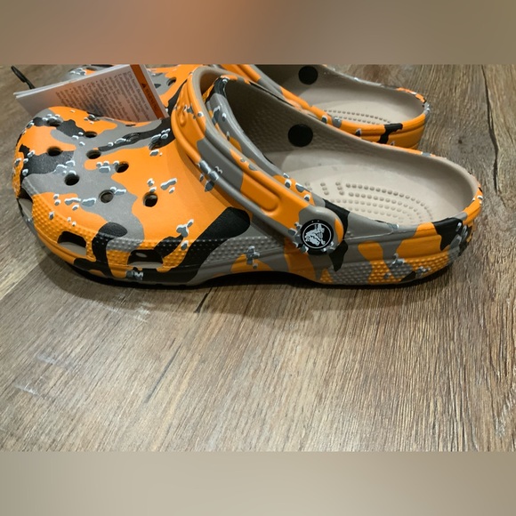 NEW CROCS CLASSIC CAMOUFLAGE CLOG 206454 Orange Men\'s Sz 8 / Wmn Sz 10 main image 5